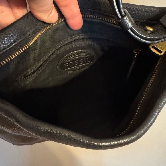 Elegant Fossil Black Leather Crossbody Bag - Picture 6 of 14